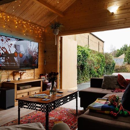 Spacious Cabin Evcharger And Free Parking Near Cambridge Екстериор снимка