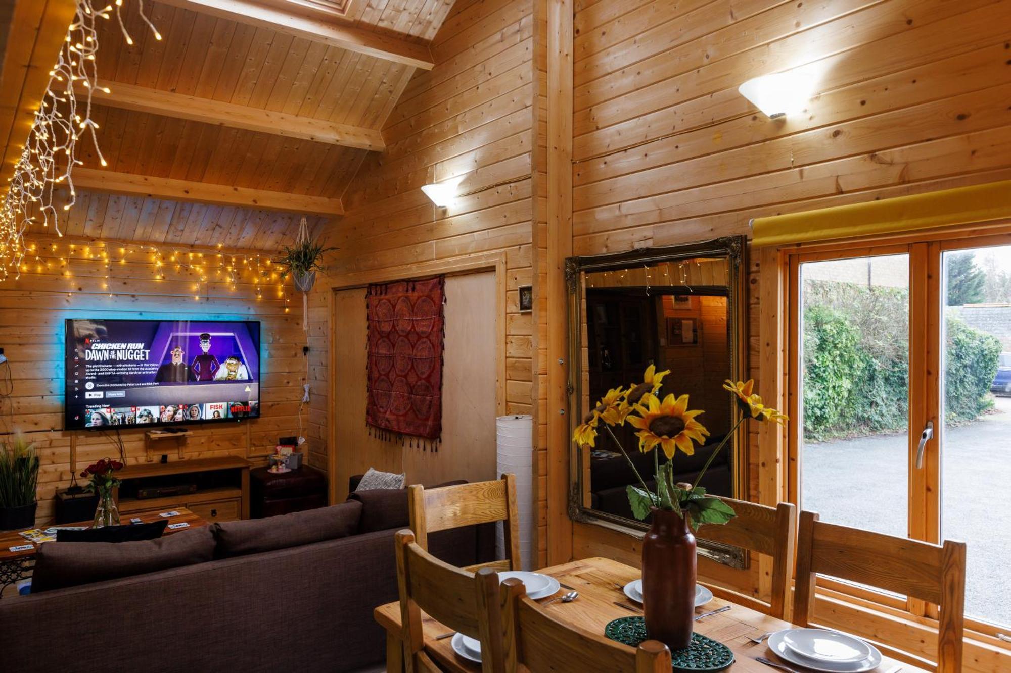 Spacious Cabin Evcharger And Free Parking Near Cambridge Екстериор снимка