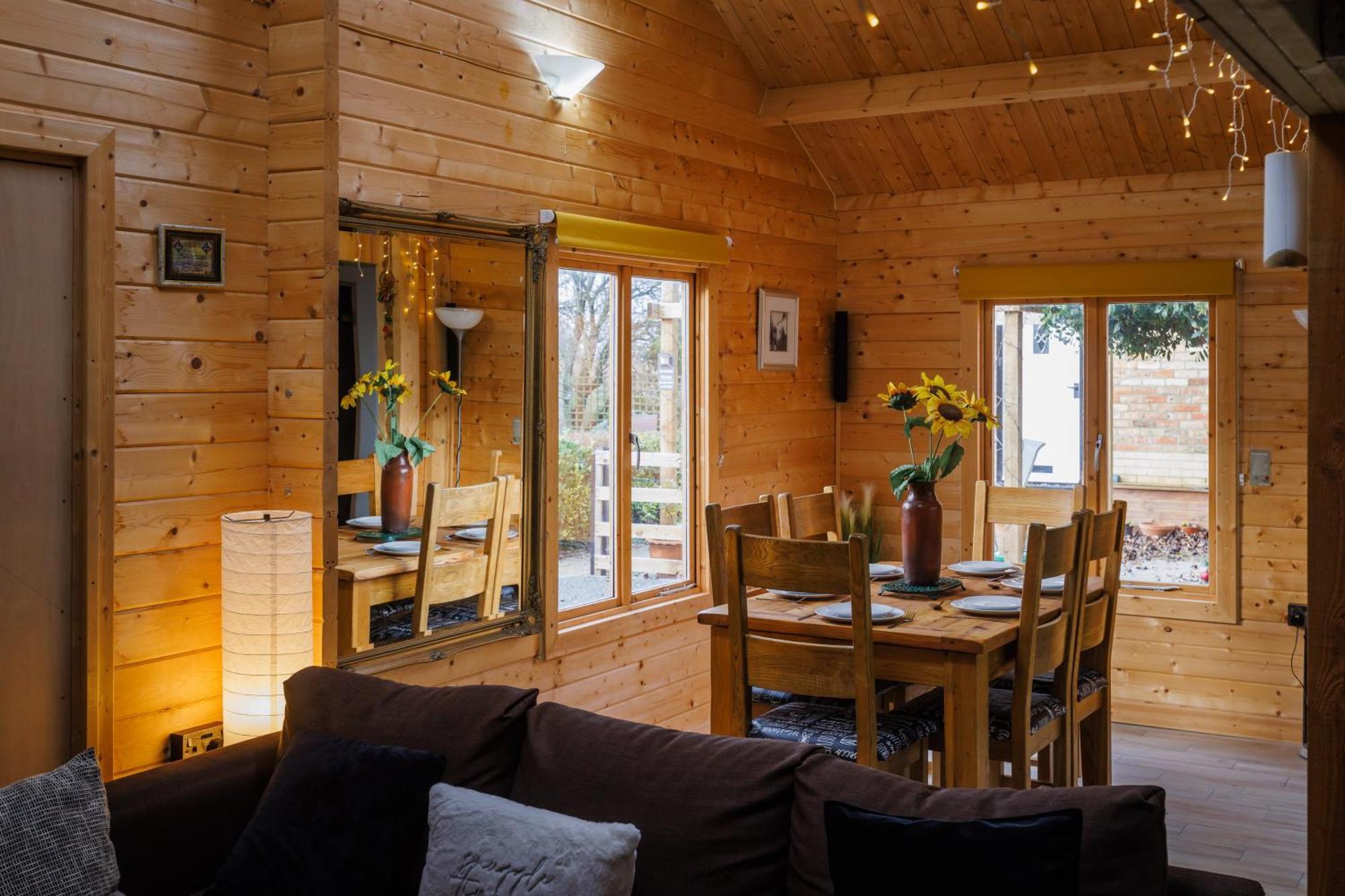 Spacious Cabin Evcharger And Free Parking Near Cambridge Екстериор снимка