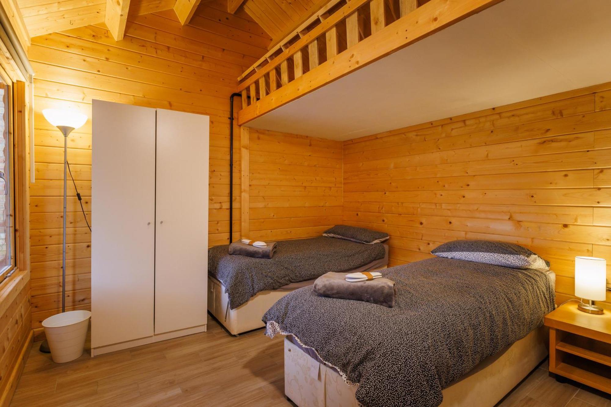 Spacious Cabin Evcharger And Free Parking Near Cambridge Екстериор снимка