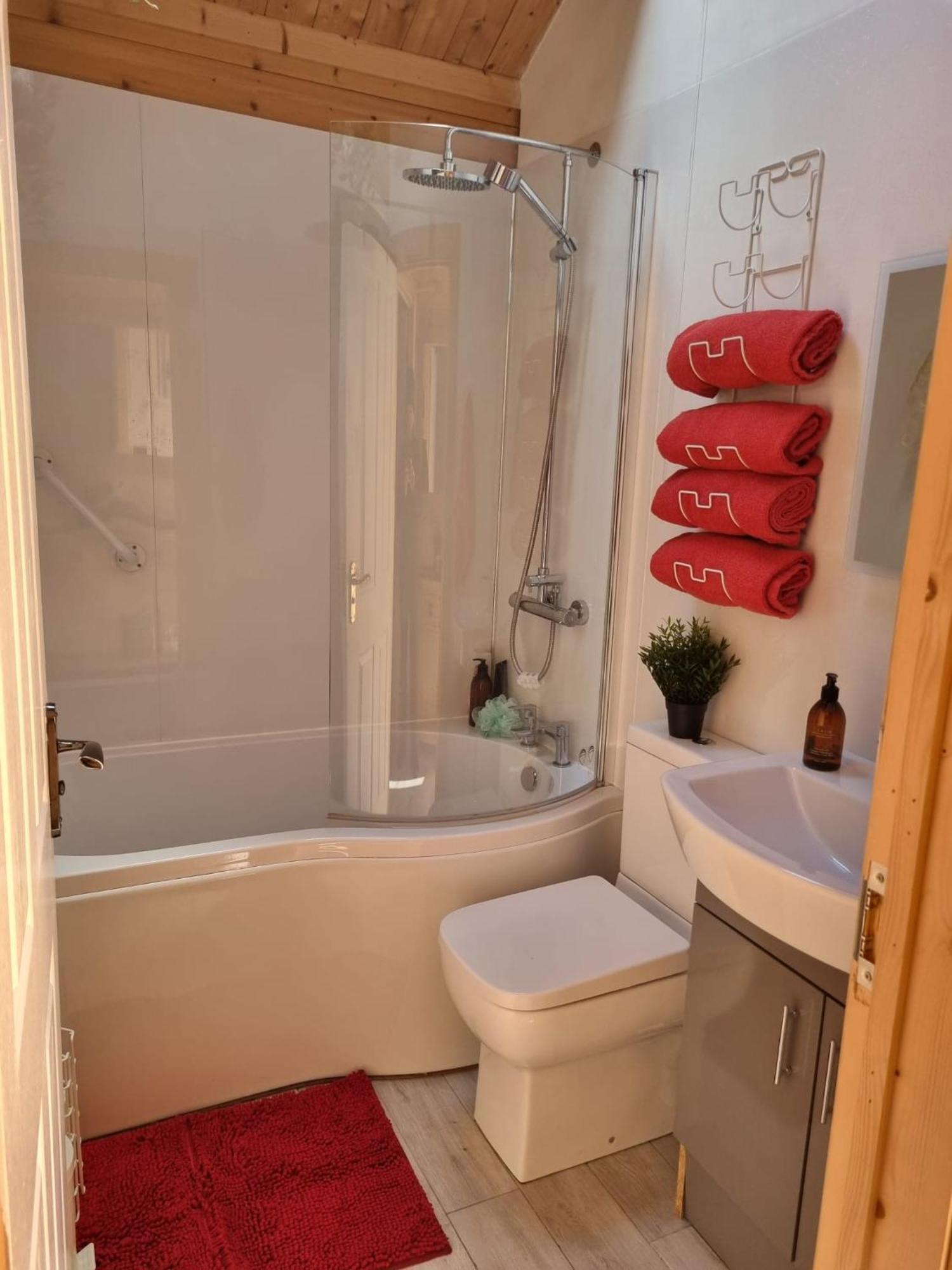 Spacious Cabin Evcharger And Free Parking Near Cambridge Екстериор снимка