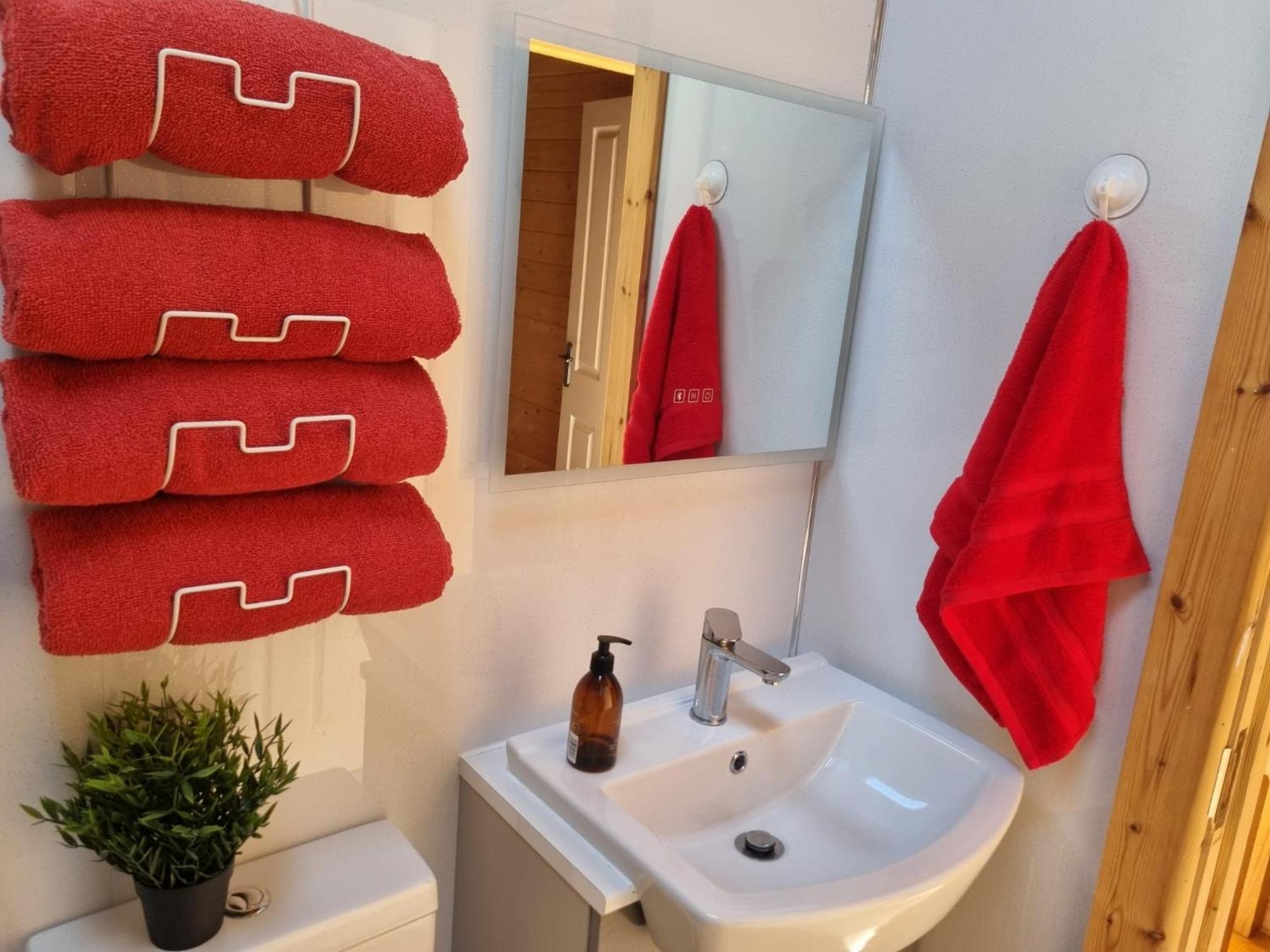 Spacious Cabin Evcharger And Free Parking Near Cambridge Екстериор снимка